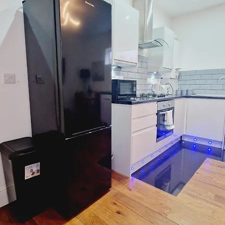 Kelso * Leeds (West Yorkshire)